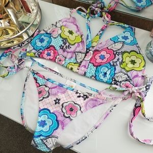 Body Glove Bikini DD Top, M Bottom in Beautifull Vibrant Flower Pattern LIKE NEW